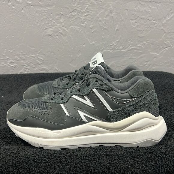 🔥🔥 New Balance 57/40 Low Blacktop Running Shoes Women Sz 7.5 - EXCELLENT - Picture 5 of 14